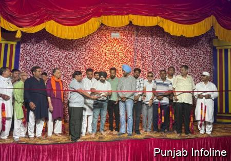 ਐਮ ਸੀ ਕਰਨ ਮਹਾਜਨ ਅਤੇ ਹਰਪ੍ਰੀਤ ਸਿੰਘ ਸਹਾਇ ਨੇ ਕੀਤਾ ਰਾਮਲੀਲਾ ਦਾ ਉਦਘਾਟਨ